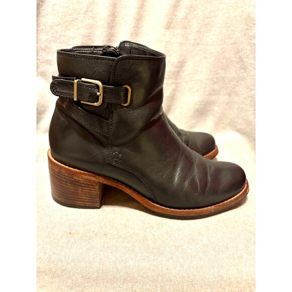 Clark’s Size 7 Clarkdale Jax Black Leather Ankle Booties Side Zip 21/2” Heel EUC - Picture 1 of 10